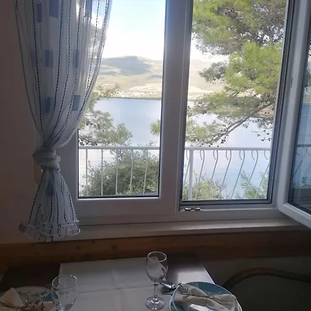 Volarevic アパート Donji Karin