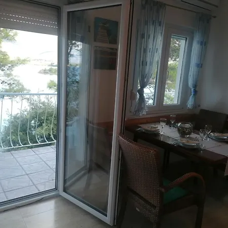 アパート Volarevic