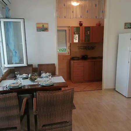 Apartment Volarevic Donji Karin